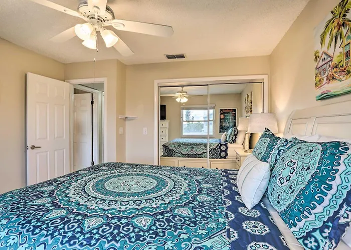 Sea La Vie: Sunny Indian Rocks Condo! *
