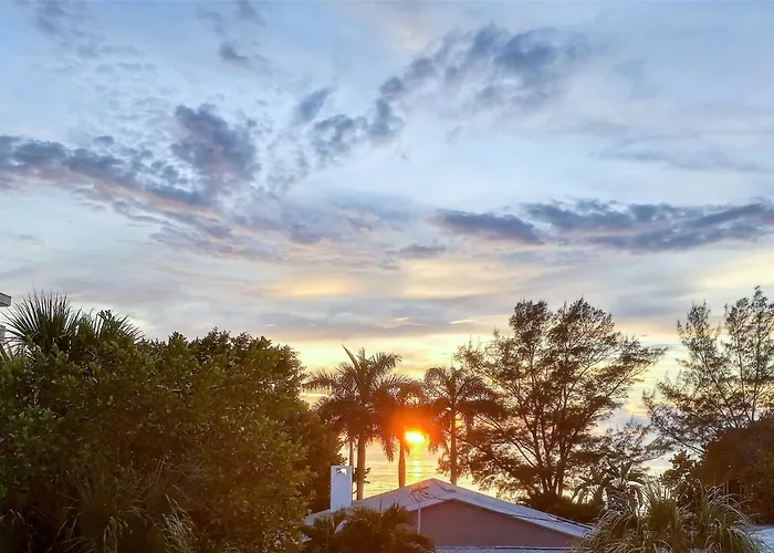 Sea La Vie: Sunny Indian Rocks Condo! Clearwater Beach
