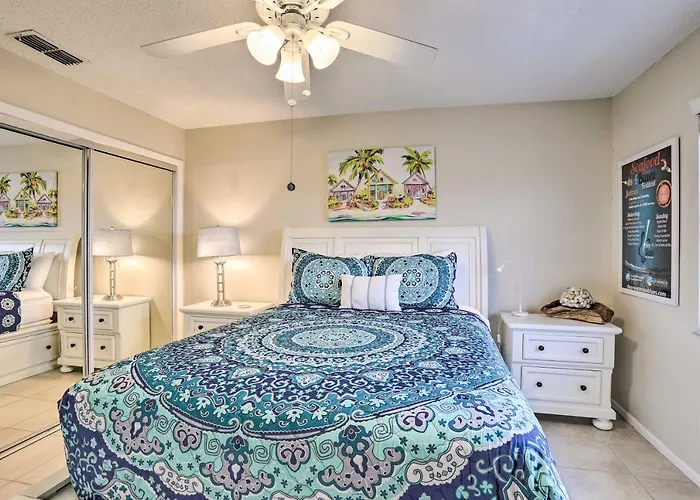 Sea La Vie: Sunny Indian Rocks Condo! *